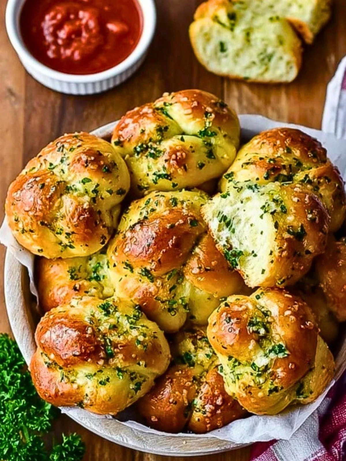 Easy Homemade Garlic Knots (1)