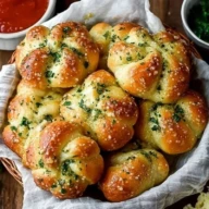 Easy Homemade Garlic Knots