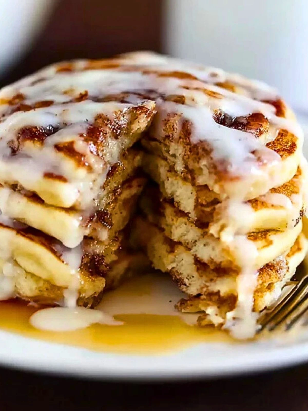 Easy Fluffy Cinnamon Roll Pancakes (1)