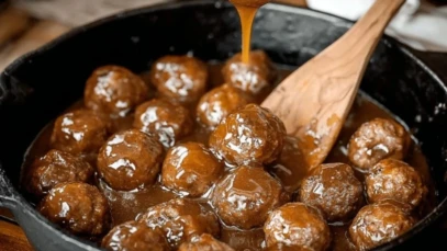 Crockpot Meatballs & Gravy