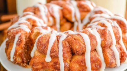 Cinnamon Roll Monkey Bread