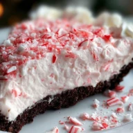 Easy No-Bake Christmas Peppermint Pie
